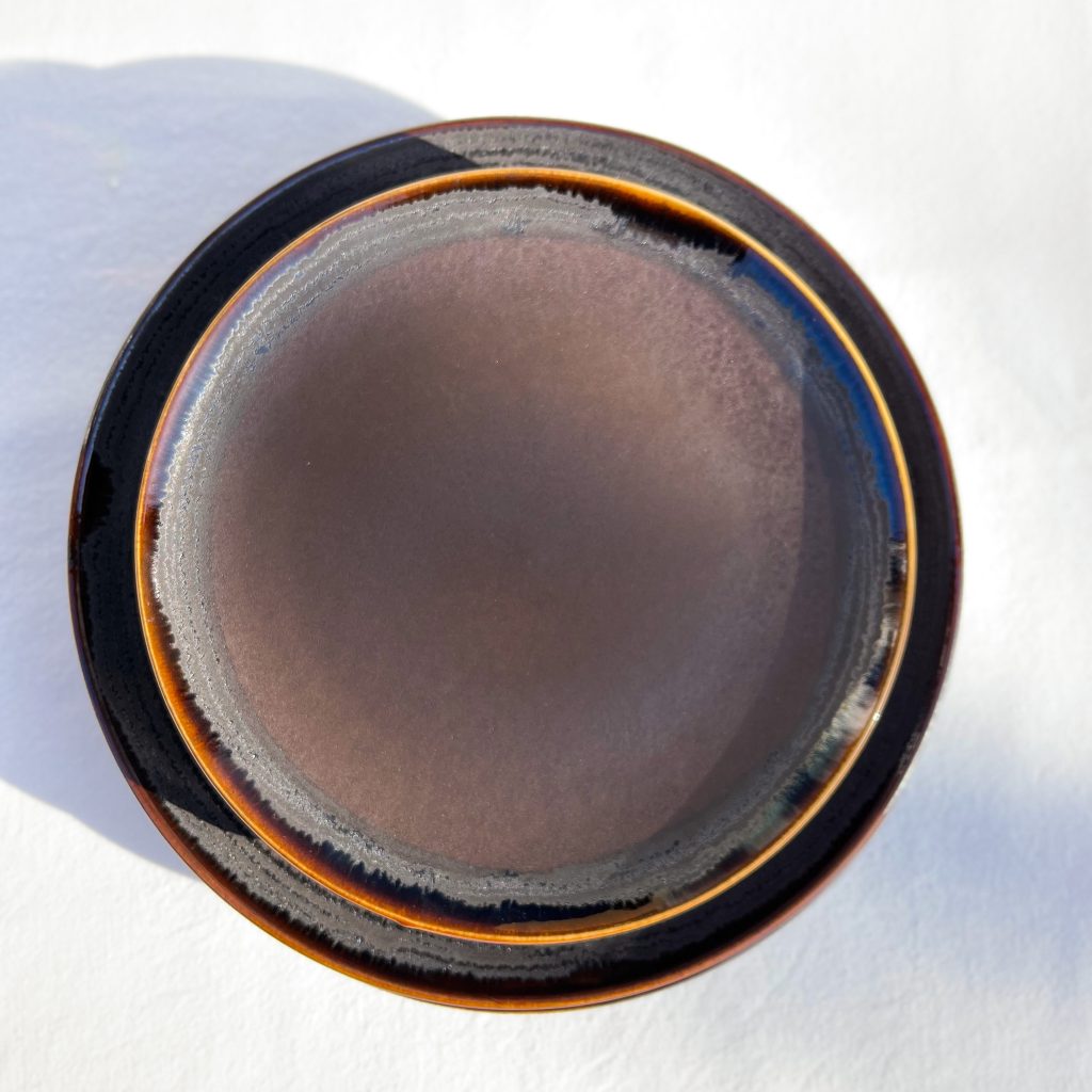 bruine borden - coffee -handgemaakt keramiek - modern portugees bruin servies bij UNRO