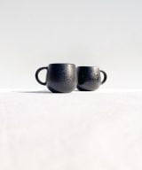 zwarte espresso kopjes - black stone -handgemaakt keramiek - modern portugees servies bij UNRO